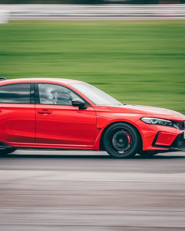 Financer votre voiture hybride : le guide du crédit auto